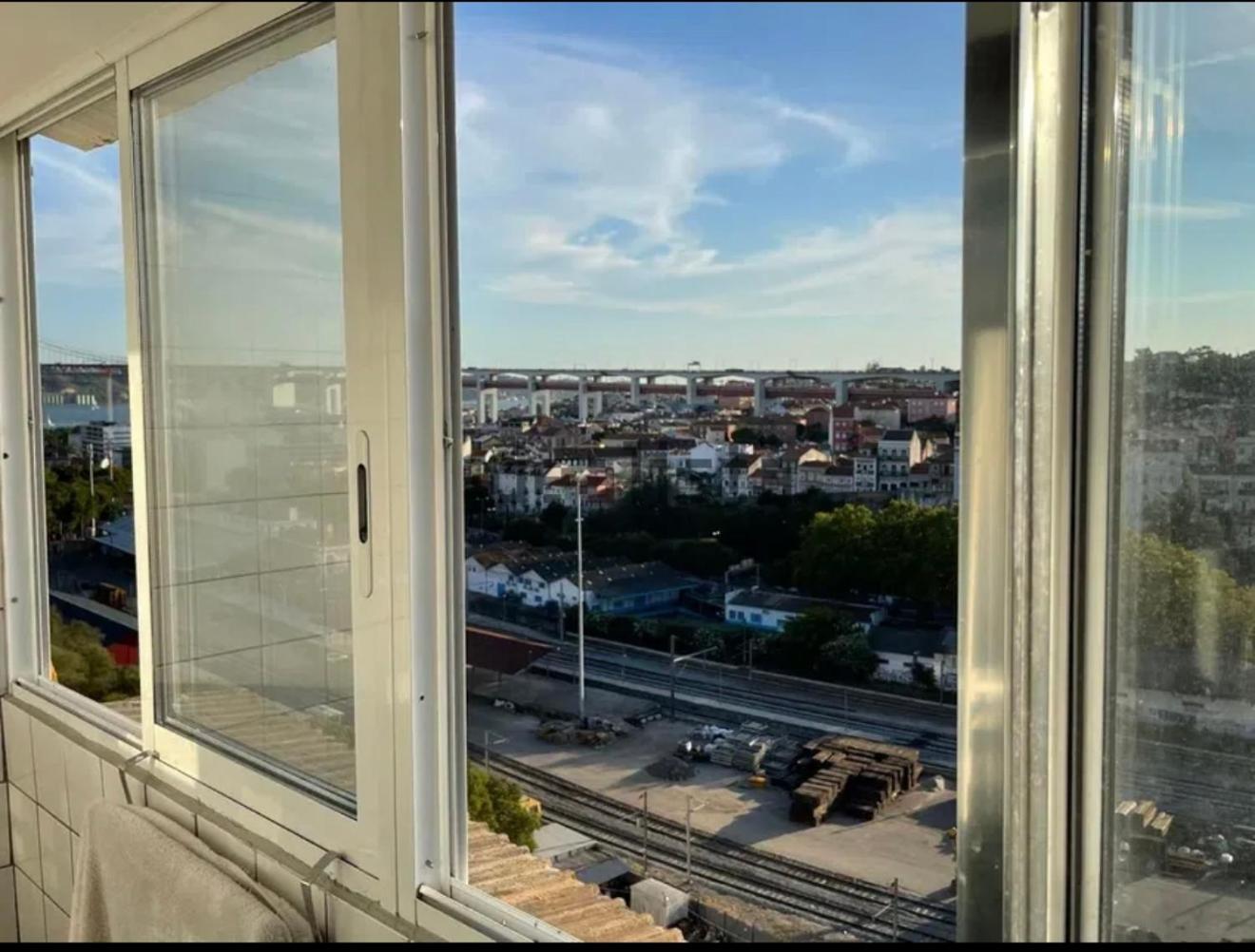 Cost - Double Single Bed With Share Bathroom * Lissabon